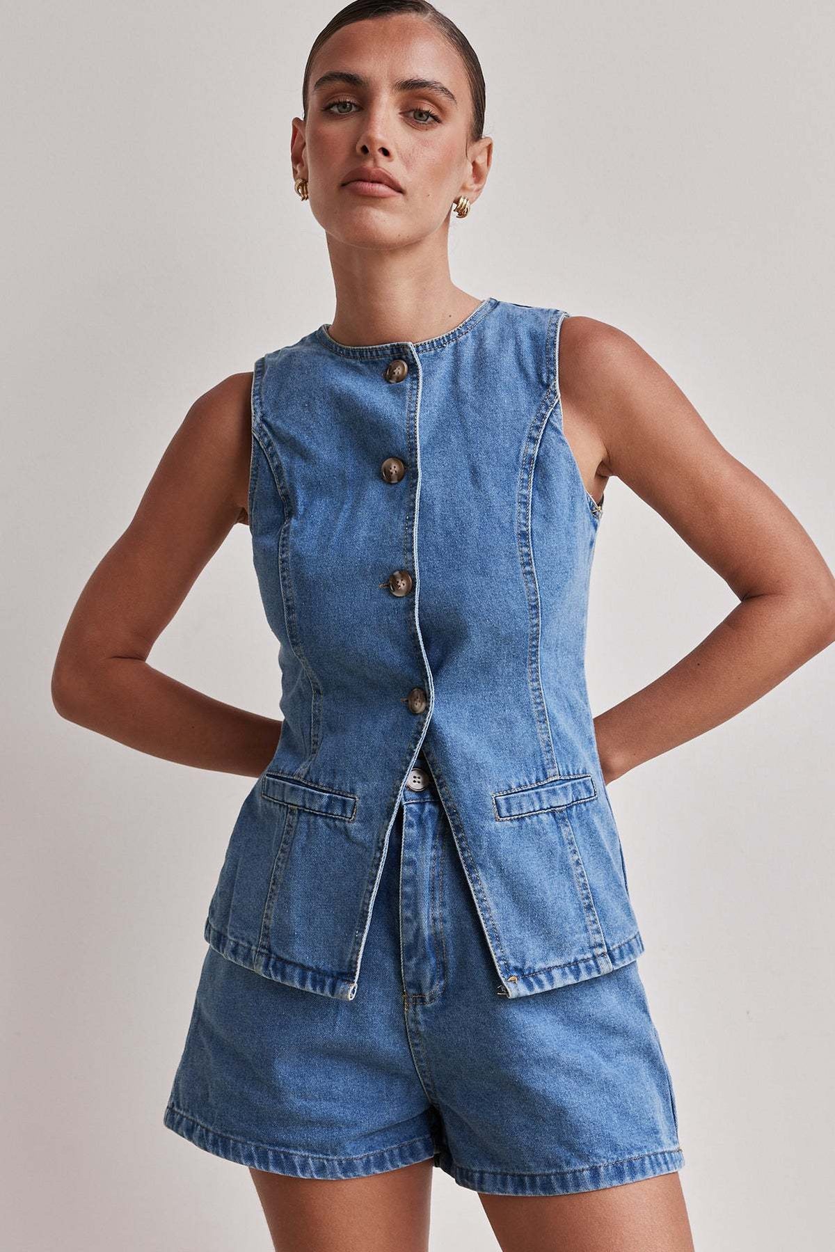 Women Round Neck Sleeveless Denim Vest & Shorts 2 Piece Outfit Set
